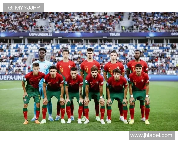 双足球明星对决：足坛新世纪的巅峰对抗与时代印记