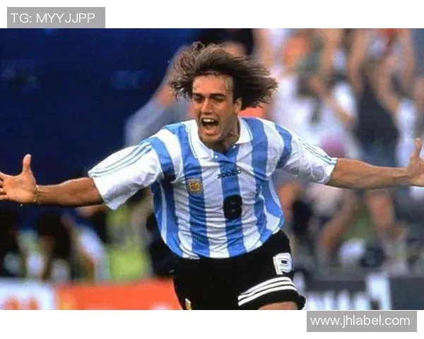 巴蒂斯图塔：足球场上的无冕之王，帅气与实力并存的传奇球星